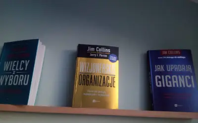 Książki Jima Collinsa: "Wielcy z wyboru", "Wizjonerskie organizacje" i "Jak upadają giganci". Autor od dobrego do wielkiego.