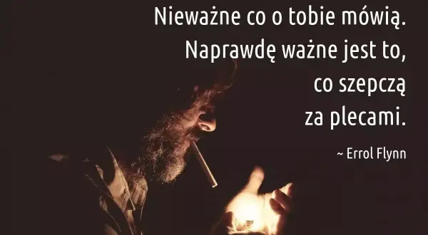 Mężczyzna z brodą zapala papierosa. Cytaty o charakterze: "Nieważne co o tobie mówią. Naprawdę ważne jest to, co szepczą za plecami." ~ Errol Flynn.