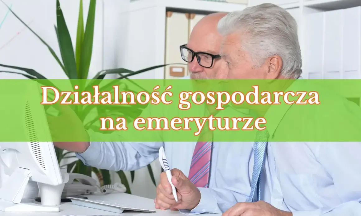 Dwóch starszych panów przy biurku, jeden w okularach, analizuje coś na komputerze. Działalność gospodarcza na emeryturze kwitnie.