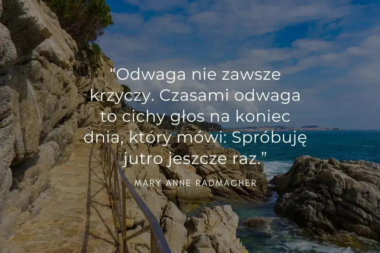 Cytaty o odwadze i pozytywna energia. Kamienna ścieżka nad morzem, inspirujące słowa Mary Anne Radmacher: 